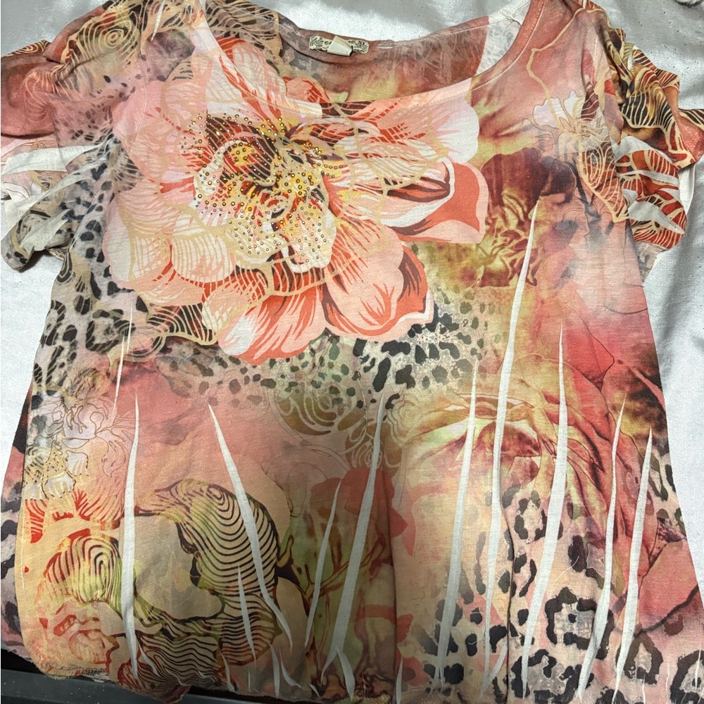 🖤2/$10🖤Floral & Animal-Print Scoop Neck Tee in Coral Multi